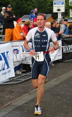 Guido Gosselink sterk op de fiets, behoudt plaats 7 bij het lopen.