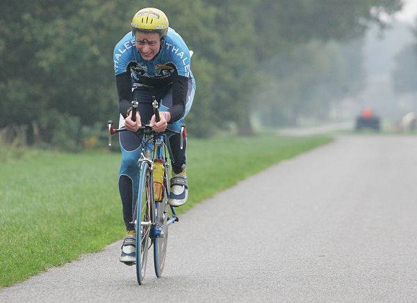 Guido Gosselink op de fiets in Assen