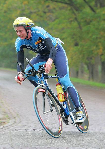 Guido Gosselink op de fiets in Assen