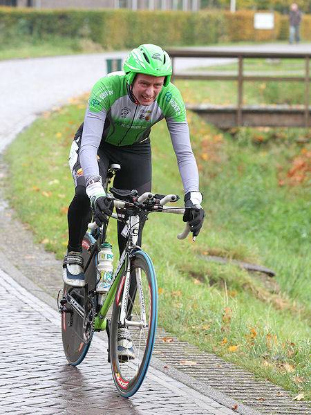 Guido Gosselink op de fiets in Assen