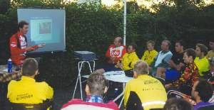 Clinic en presentatie over trainingsopbouw bij triathlonclub Hellas in Utrecht in 2000