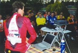 Clinic en presentatie over trainingsopbouw bij triathlonclub Hellas in Utrecht in 2000